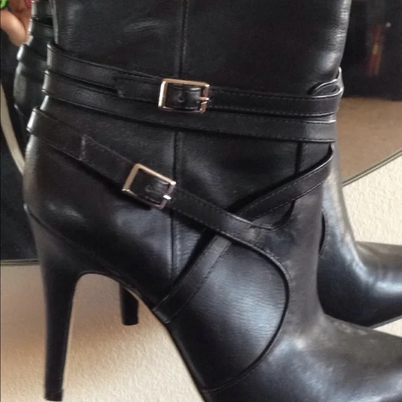 Beautiful black boots - Picture 3 of 4